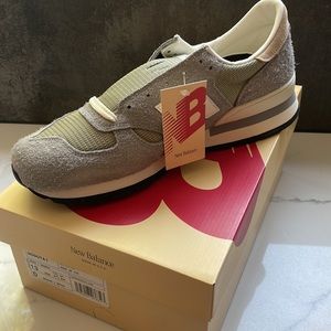 New balance mens sneaker.